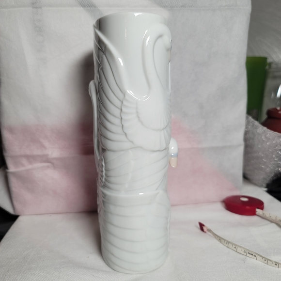 VTG. Global Art White Swan/Crane Vase.  (791) - Picture 4 of 12